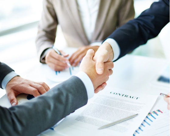 在多工位冷鐓機的設計和制造中，如何考慮生產效率和加工精度的平衡？有哪些優化措施和技術？